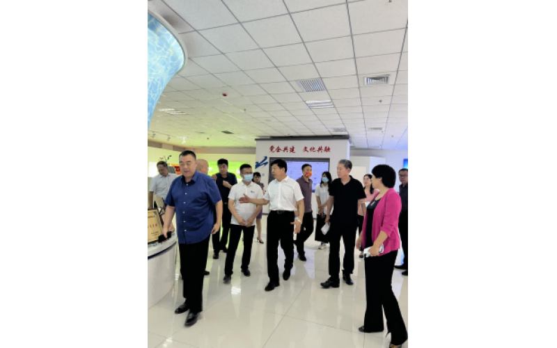 唐山市政協(xié)副主席、黨組成員董學(xué)忠一行來我公司調(diào)研視察